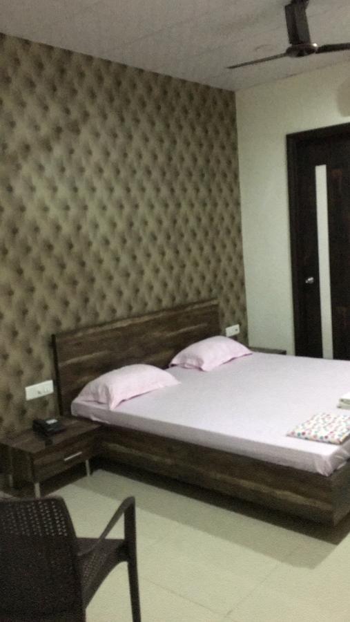 Hôtel De Agya Paradise à Ludhiana Extérieur photo